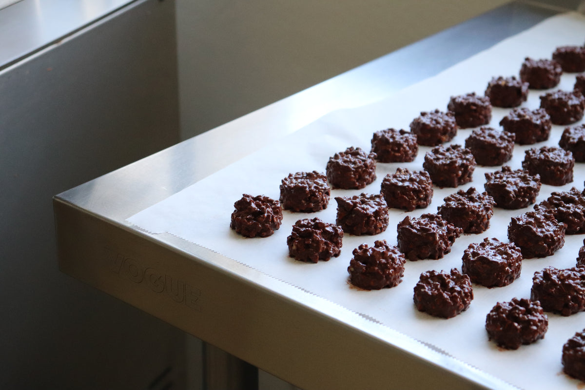 Rocas de chocolate con almendra artesanales Essenzo Cacao